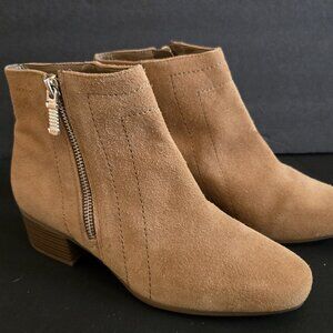ALEX MARIE SUEDE ANKLE BOOTIE  SZ 7M